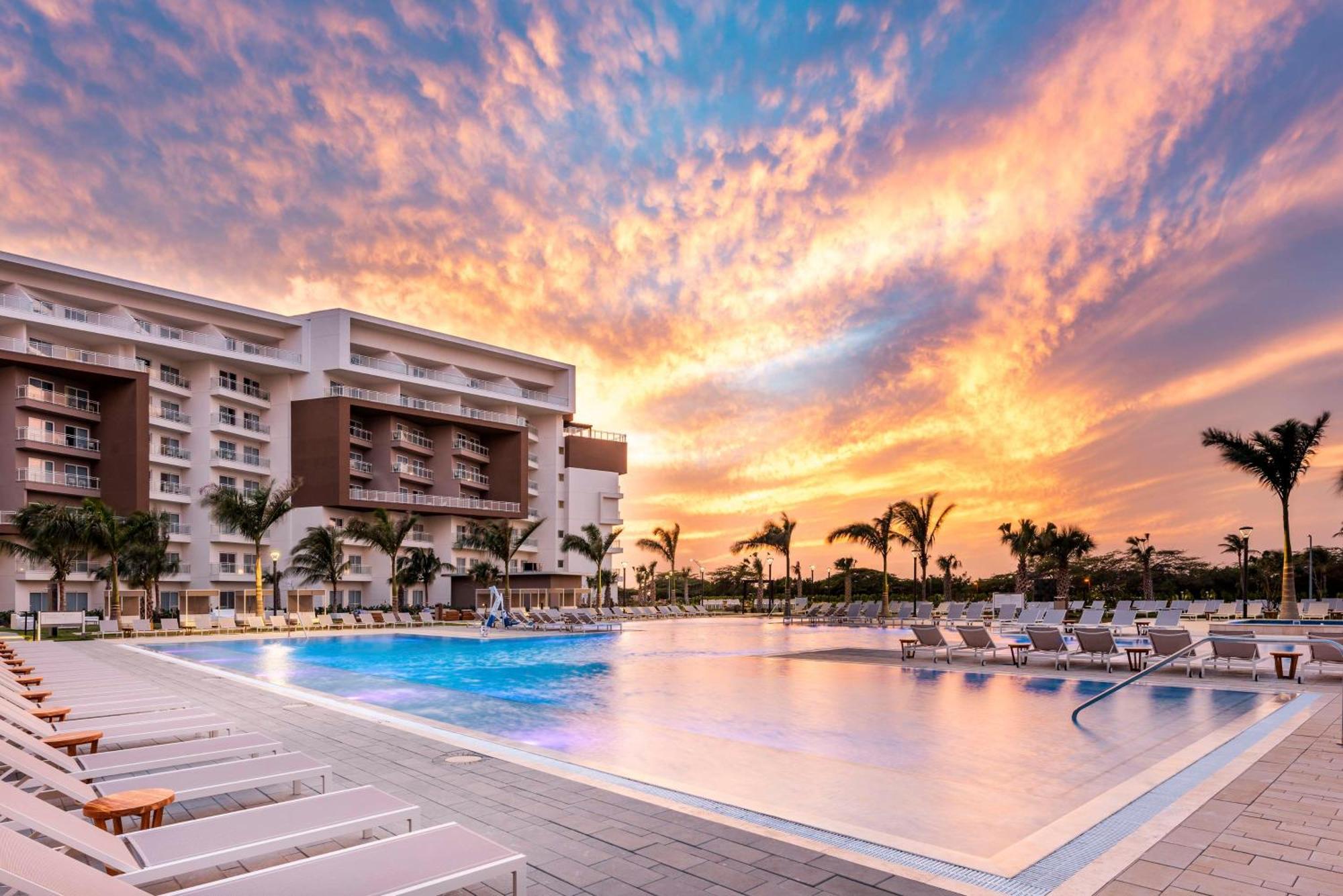 Embassy Suites By Hilton Aruba Beach Resort Palm Beach Extérieur photo